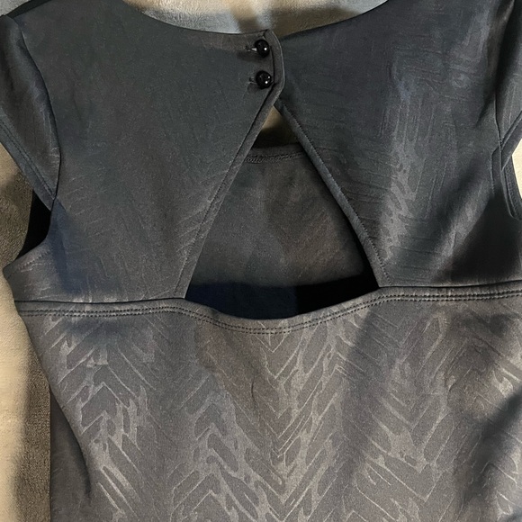 IZ BYER WOMEN’S BLACK PRINTED SCUBA KNIT SHORT SLEEVE DRESS - WITH BELT - Picture 11 of 14